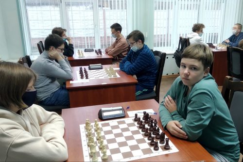 Игровой зал первенства ДЮСШ по шахматам в Могилеве